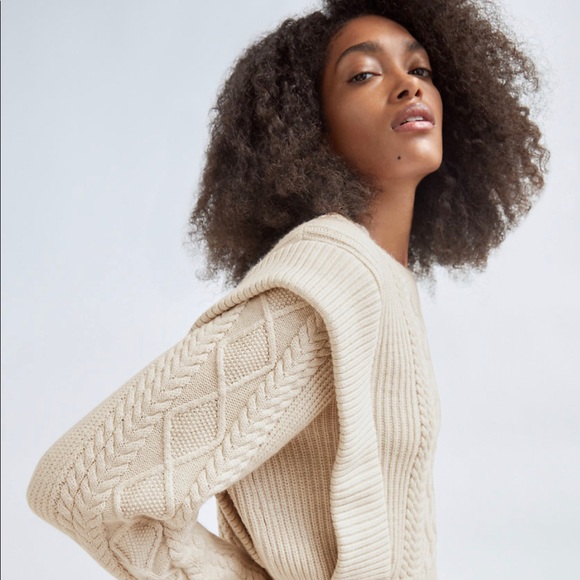 Gorgeous top, not fit me but BABATON has a very short time to return or exchange - Picture 3 of 3